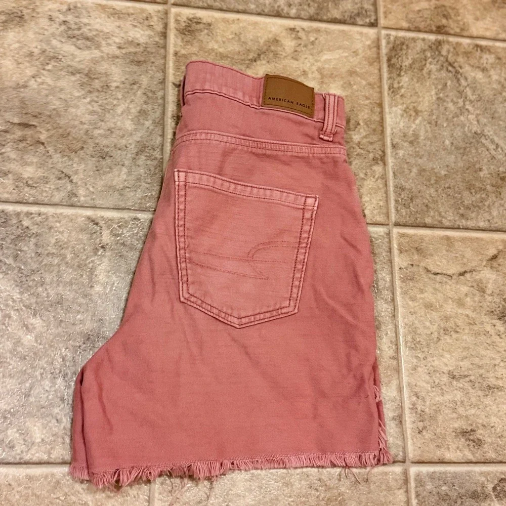 American‎ Eagle Highest Rise Mom Shorts Rose Pink Distressed Denim Womens Size 0